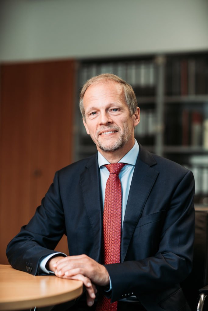 Professor Jörg Overmann ist Mikrobiologe & Wissenschaftlicher Direktor des Leibniz-Instituts DSMZ