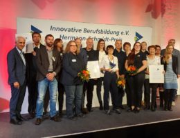 MINT-Projekt "girlsatec" gewinnt Hermann-Schmidt-Preis für innovative Berufsbildung 2019