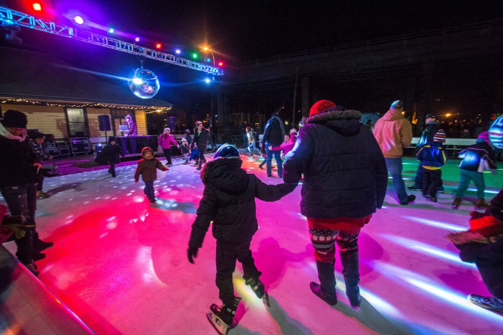 Die Stadt Rockford (Illinois) lädt bei "Stroll on State" auch zum Eislaufen ein.