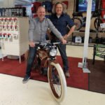 Joachim Mayer vom Rad & E-Bike Center Leonberg und Thomas Issler von 0711-Netz