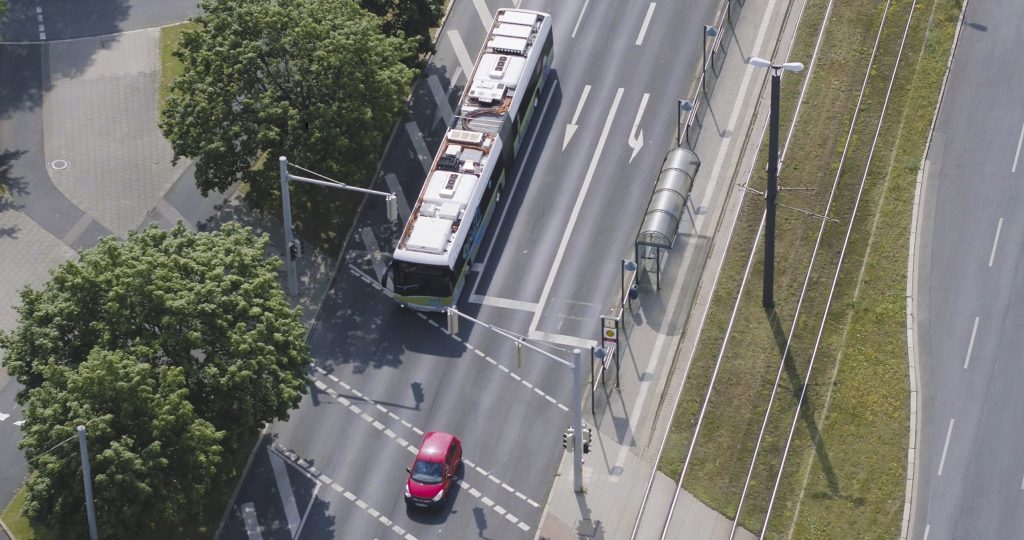 Entscheidend für Elektrobusse: Sie erhalten je nach Ladezustand Vorrang im öffentlichen Verkehr (Bildquelle: IKT für EM / Ausdruckslos)