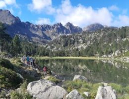 Trekker erobern gemeinsam Gipfel und Gletschertäler in Andorra