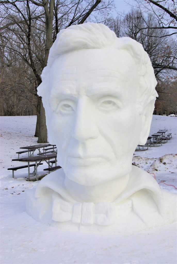 Abraham Lincoln war 2019 das Siegermotiv beim Schneeskulpturen-Wettbewerb in Rockford.