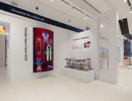 LG eröffnet Showroom und zeigt Information-Display-Lösungen von morgen