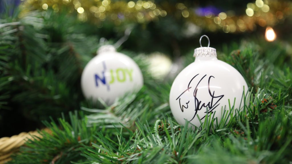 Auf das Weihnachtskugel-Paket kann bis zum 13. Dezember geboten werden _ Verwendung honorarfrei (c)N-JOY