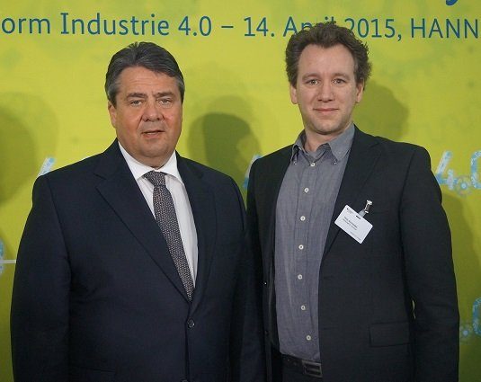 Thilo Schneider und Sigmar Gabriel beim Industrie 4.0-Treffen in Hannover