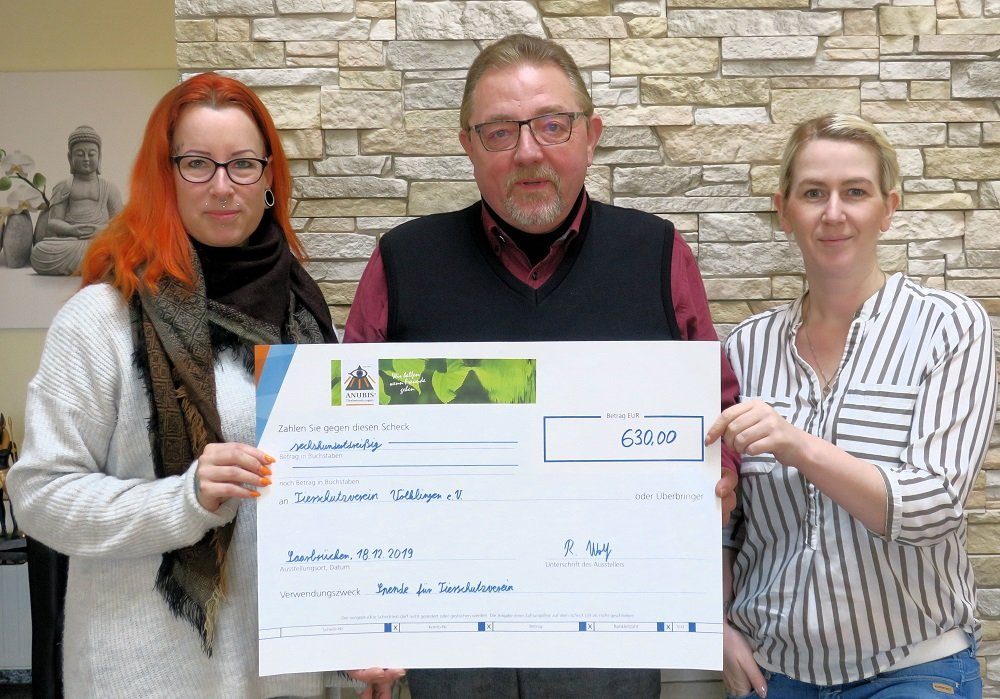 ANUBIS-Tierbestattungen übergibt Spendenscheck an Tierschutzverein Völklingen (Bildquelle: ANUBIS-Tierbestattungen)