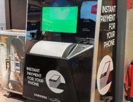 Der neue ecoATM Automat im Samsung | o2 Partnershop am Flughafen Frankfurt