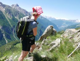 Alleinreisende_Frauen wandern im Aostatal © Anke Sademann
