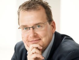 Olaf Hinz ist ehemaliger Büroleiter von Peer Steinbrück und Top-Management-Berater.