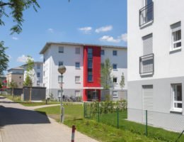 In Unterhaching errichtete die kommunale Baugesellschaft drei neue Wohnriegel aus massiven Unipor-Mauerziegeln (Bild: Unipor).