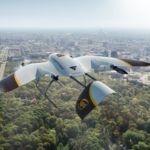 UPS Wingcopter Drohne im Flug über Berlin (c) UPS