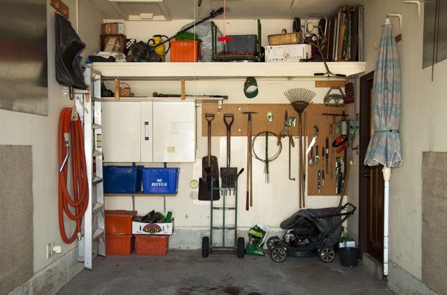 Sperrige Gegenstände wie Gartenmöbel oder Sonnenschirme gehören nicht in die Garage. (Bildquelle: ERGO Group)