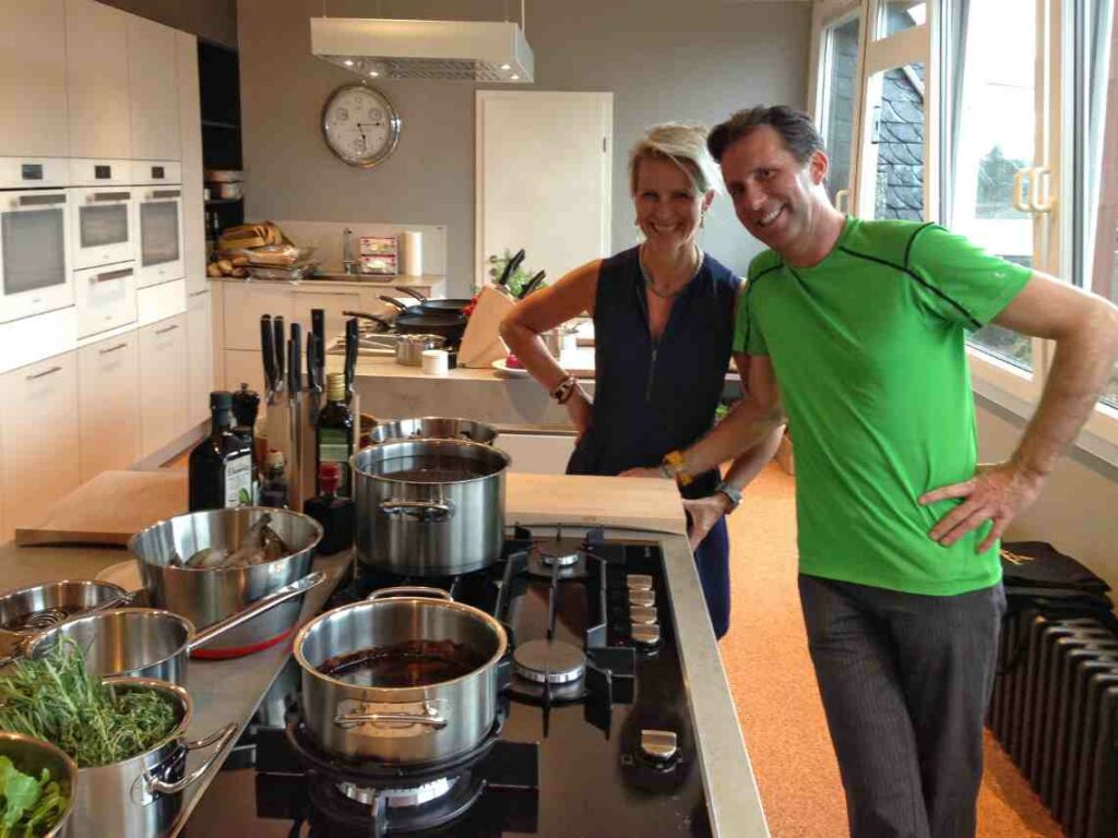 Ellen Kamrad und Dietmar Schug freuen sich auf die Online-Kochkurse für Teams