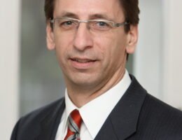 Der erfahrene Berater Rolf Klein führt in Krefeld das Rolf Klein Family Office.