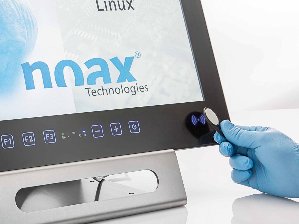 Der RFID-Leser von noax – in der neuen Industrie-PC-Generation direkt im Gehäuse integriert.