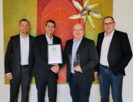 Ralf Kalker überreicht ALSO den Konftel Growth Award