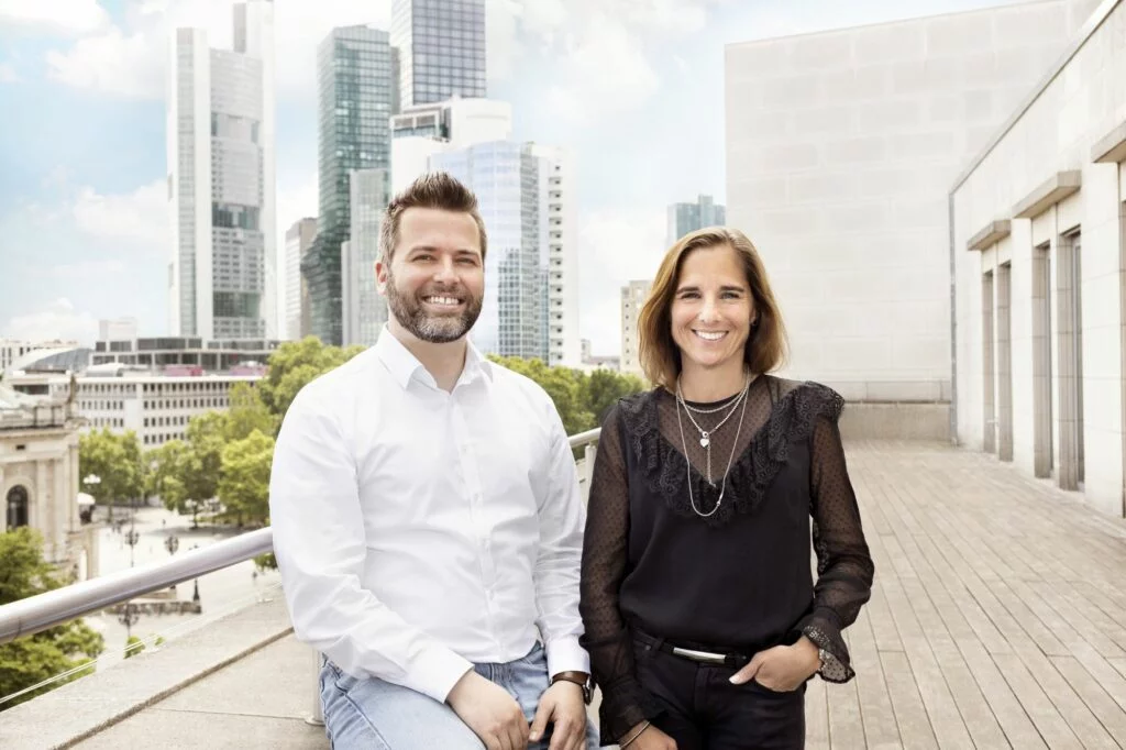 Philipp Schulz and Sandra Veth auf der Terrasse des neuen TOG Gebäudes in Frankfurt.