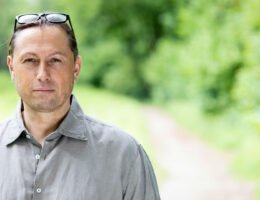 Christian Hütt über die psychischen Auswirkungen von Krisen auf Mitarbeiter