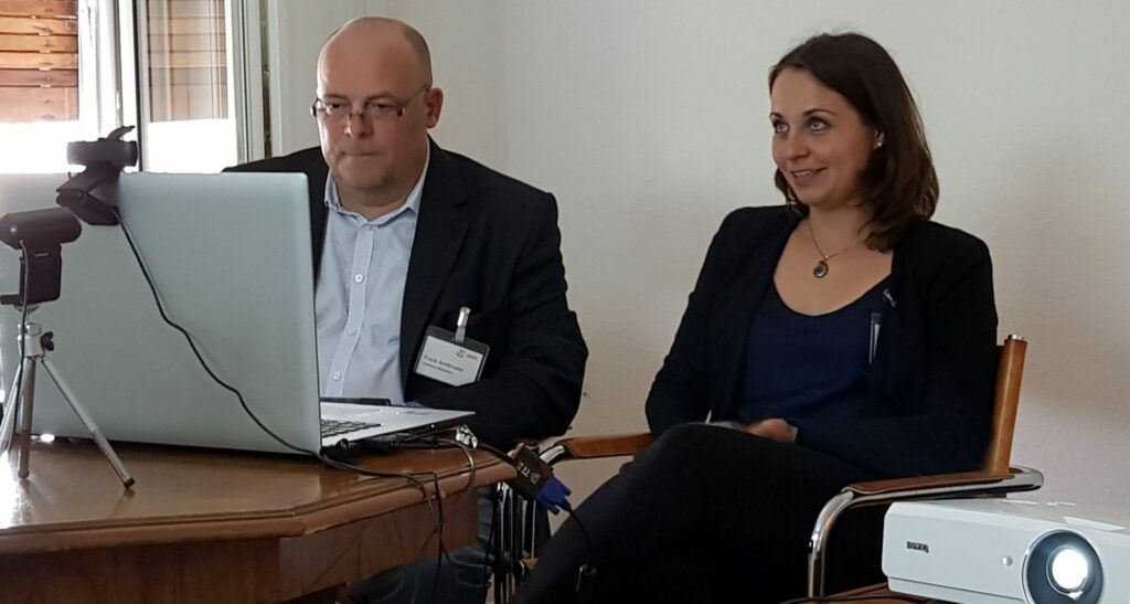 Frank Armbruster und Sarah Lötscher vom Verband Mediation im Online-Dialog