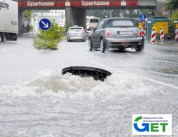Bei Starkregen kommt es oft zu Überflutungen von Strassen. Foto: GET / ACO-Tiefbau