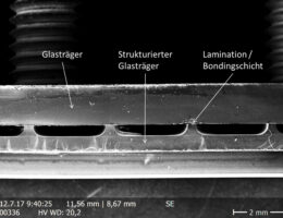 Rasterelektronenmikroskop-Aufnahme eines Querschnitts durch einen laminierten Glasträger