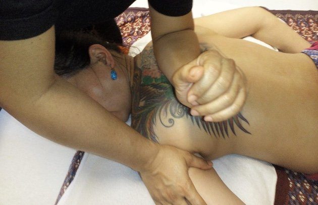 Die Thaimassage kann auf vielfache Weise wirken: schmerzlindernd und vorbeugend.
