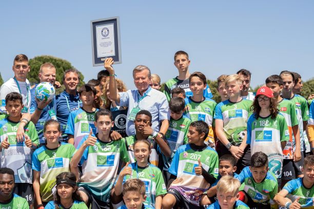 "F4F" hat einen Guinness-Weltrekord-Ziel: Die meisten Teilnehmer der Welt bei einem Online-Fußball-Event. (Quelle: AGT/F4F)