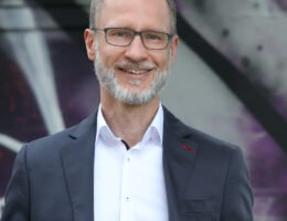 Der Bielefelder Rechtsanwalt Dirk Hermanns ist Partner der Wirtschaftskanzlei "Kanzlei für Steuern und Recht Bielefeld".