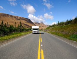 Unterwegs mit dem Wohnmobil in den Weiten Kanadas. Credit: Newfoundland and Labrador Tourism