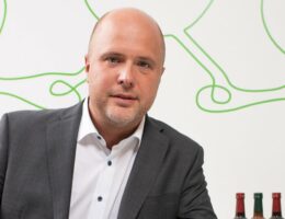 Wienerwald Geschäftsführer Markus Gräßler über wilde Rezept Theorien zum Grill Hendl.