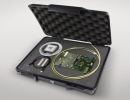 Umfangreiches Evaluation-Kit EVK9351AUT erleichtert Projektstart in optische Gigabit-Konnektivität