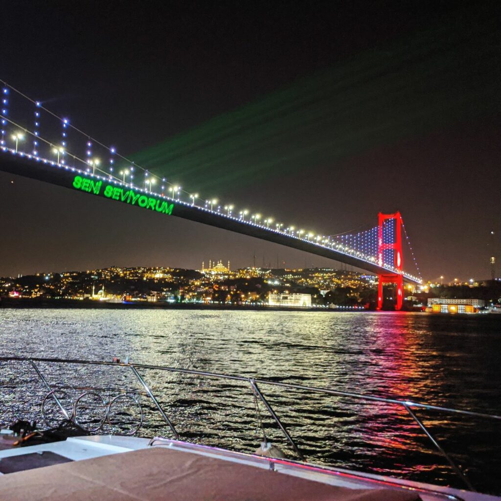 Antrag mit Laserbotschaft am Bosporus