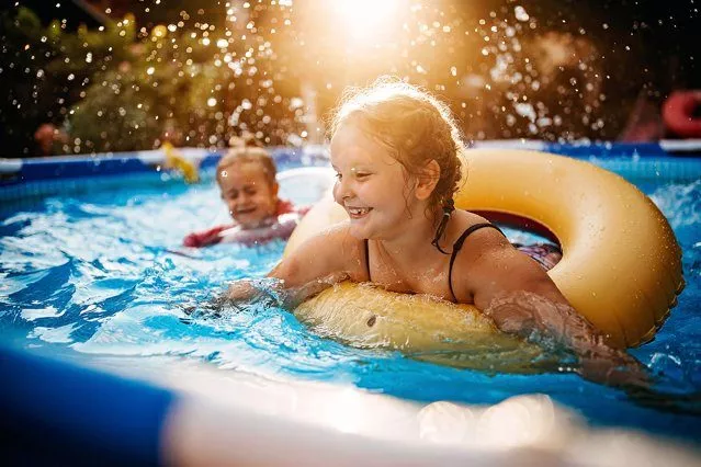 Ein eigener Pool im Garten ist für Kinder das Größte. (Bildquelle: ERGO Group)