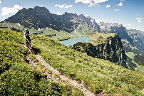 Die Erlebnisregion Luzern-Vierwaldstättersee ist ein Eldorado für jeden Radsportler (Bildquelle: © Luzern Tourismus Oscar Enander)