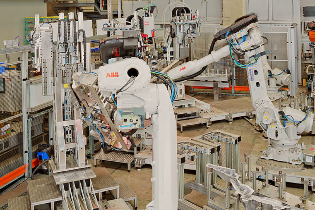 Sonderanlage zum Montieren von Anbauteilen in einer automatisierten Roboterzelle: Bildquelle: Hanomag Aluminium Solutions GmbH
