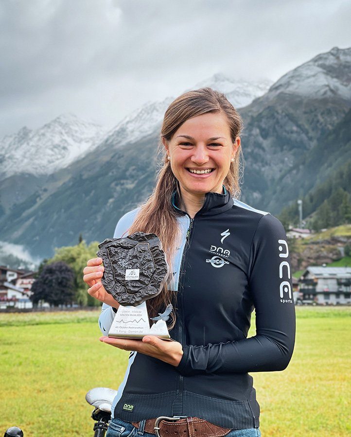 Veronika Weiß vom RSC Wolfratshausen kommt beim Ötztaler Radmarathon als zweite Frau ins Ziel (Bildquelle: privat)