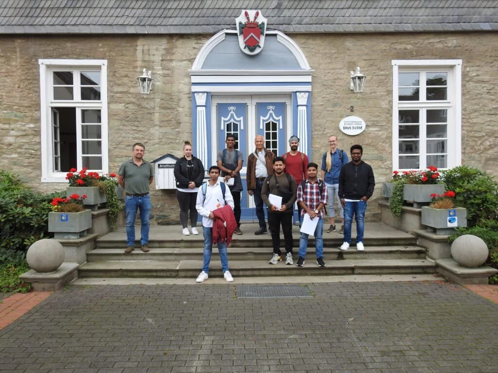 SRH-Studierenden der SRH Hochschule in NRW am Haus Düsse in Bad Sassendorf