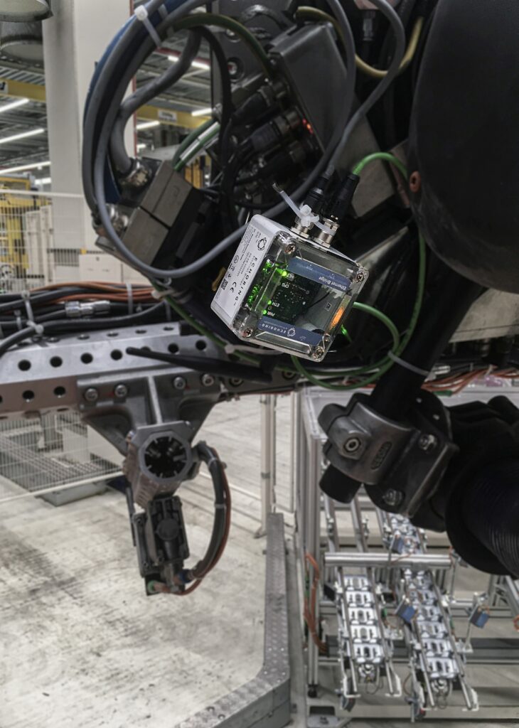 Das "EchoRing Notfall Kit" von R3 macht Roboter nach einer Kabel-Störung innerhalb weniger Minuten wieder einsatzbereit.