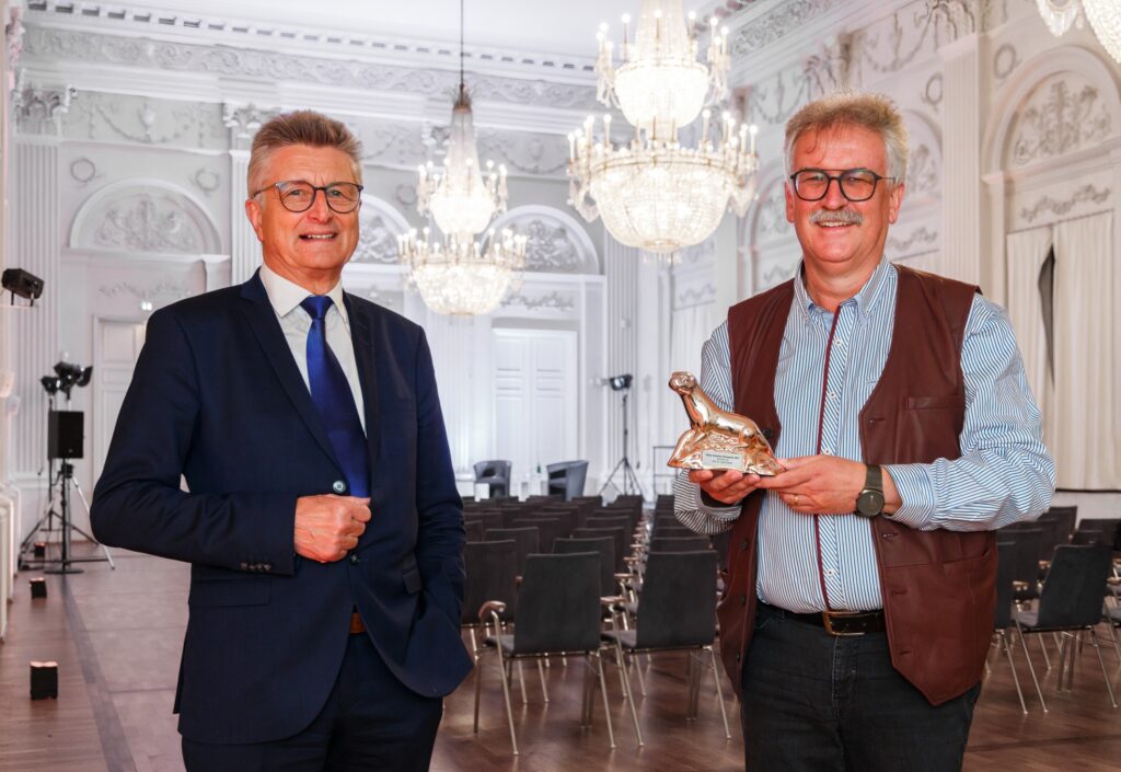 Verleihung des Heinz Sielmann Ehrenpreis 2021  an Prof. Dr. Josef Settele (rechts). (Bildquelle: Heinz Sielmann Stiftung/Bildkraftwerk)