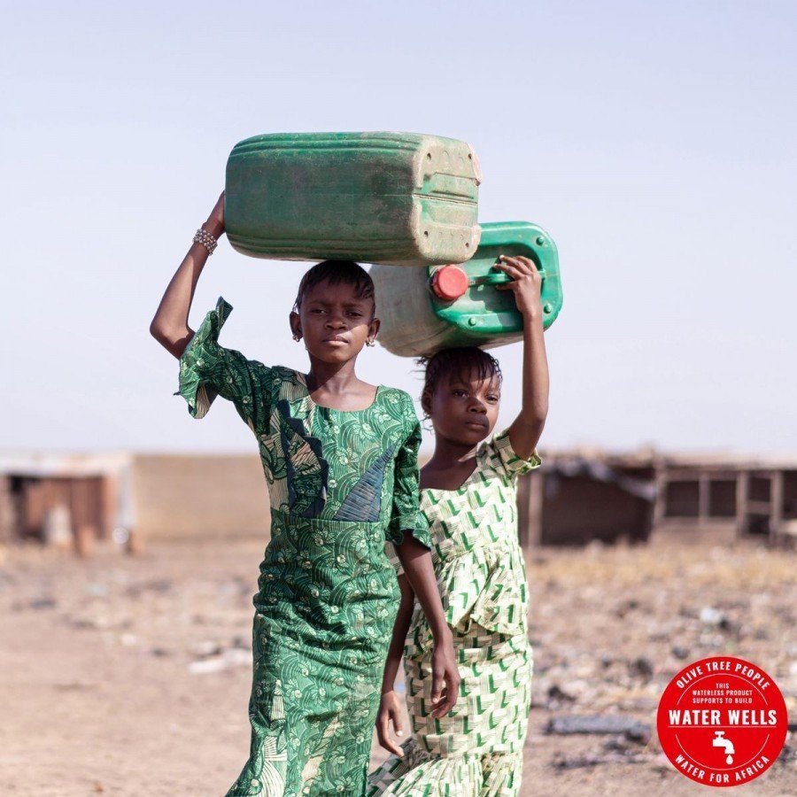 Mit unseren Brunnen schützen wir das Leben vieler Kinder (© Oliveda)