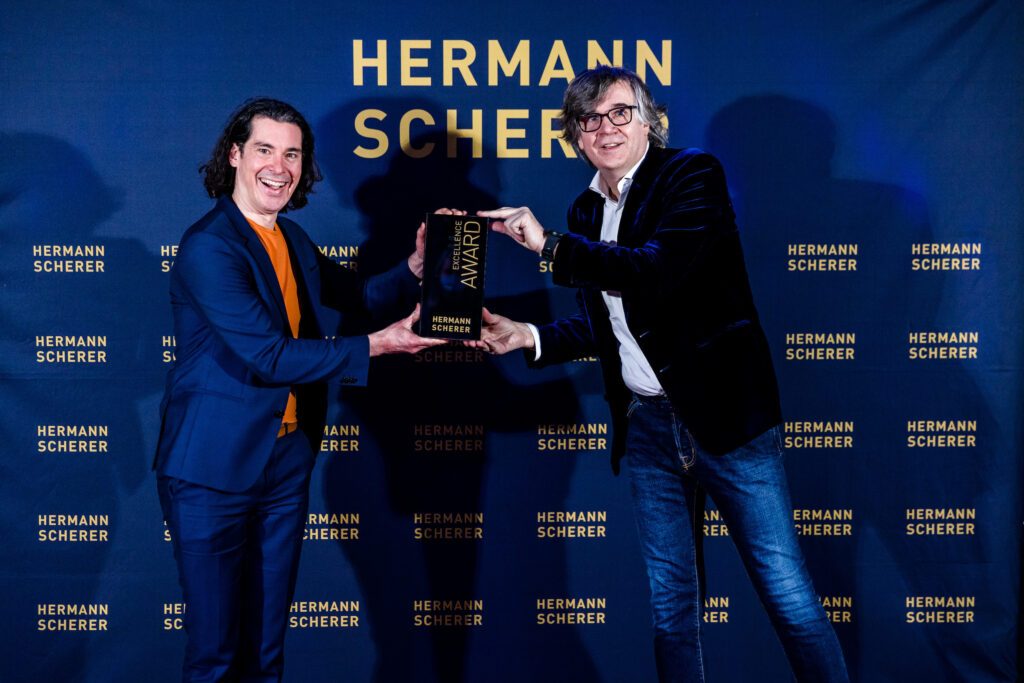 Übergabe des Speaker Awards an den Preisträger Daniel Halft / Fotocredit: Dominik Pfau