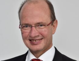 Stiftungsvorstand Jürgen Biffar: Hinter BRAINIX steht ein ganzheitliches Konzept von Lernsoftware
