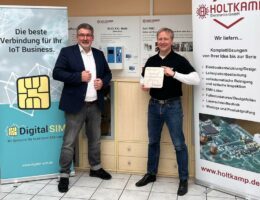 Sven Rosemann (Digital SIM GmbH) und Magnus Michael (Holtkamp Electronics)