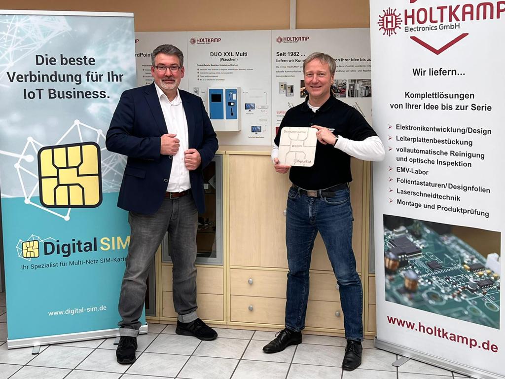 Sven Rosemann (Digital SIM GmbH) und Magnus Michael (Holtkamp Electronics)