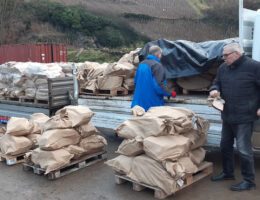 Gemeinsame Spendenaktion: HKI und Brennholzverband spenden Ofenholz für das Ahrtal