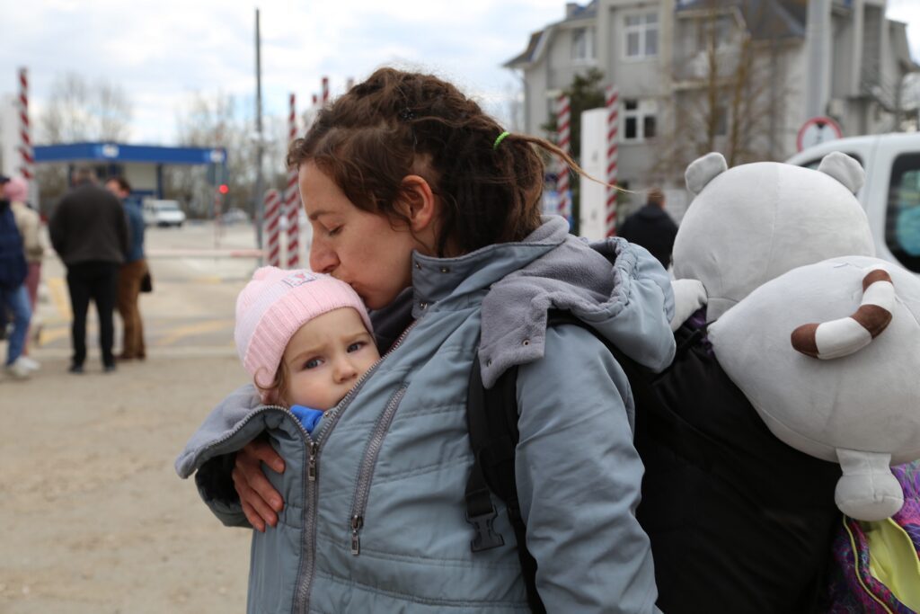 Frau mit Tochter in der Ukraine_EO Metterdaad_ZOA-1e713780
