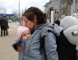 Frau mit Tochter in der Ukraine_EO Metterdaad_ZOA-1e713780