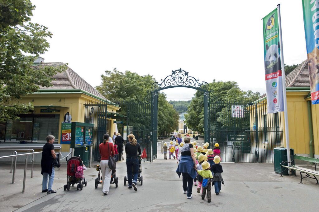 tiergarteneingang(c)daniel_zupanc-45326819