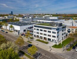 Das 4.500 qm große Bürogebäude der Schwaiger Group im Münchner Osten ist mit der Neuvermietung an Wackler vollvermietet (c) SG